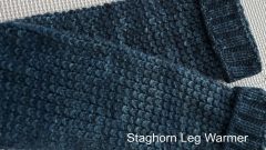 Pair of legwarmers side view. Pattern "Staghorn" from Raedwulf